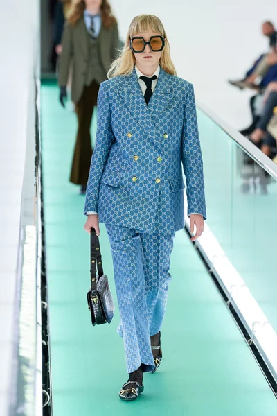 Look 28